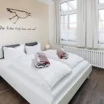 Stefanie 2 *